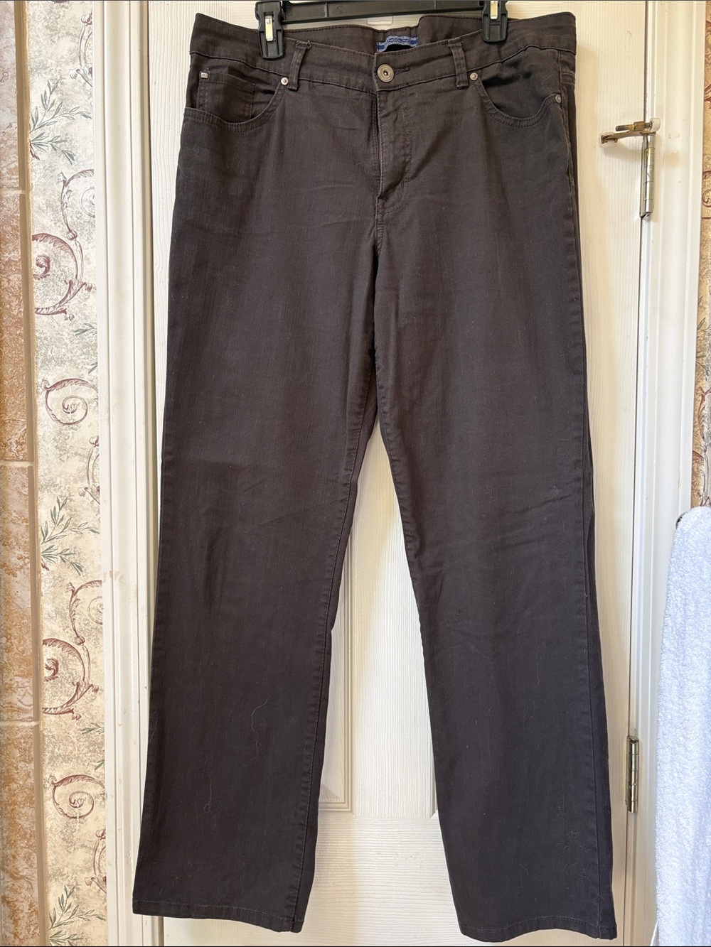 Size 16 PM Bandolino Straight-Leg Jeans in Dark Brown